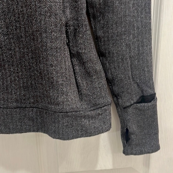 Lululemon Think Fast Long Sleeve Grey Pattern Sweater - Picture 8 of 16